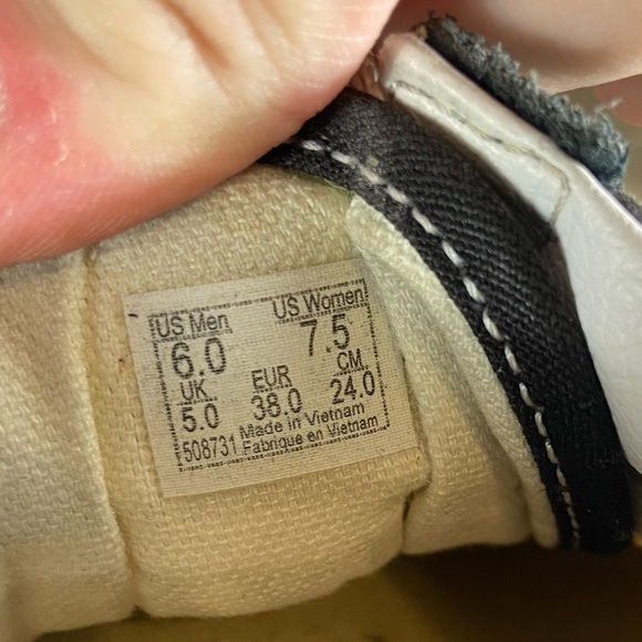 Vans old skool Womens size 7.5 shoes black white athletic skate sneakers - Picture 8 of 8